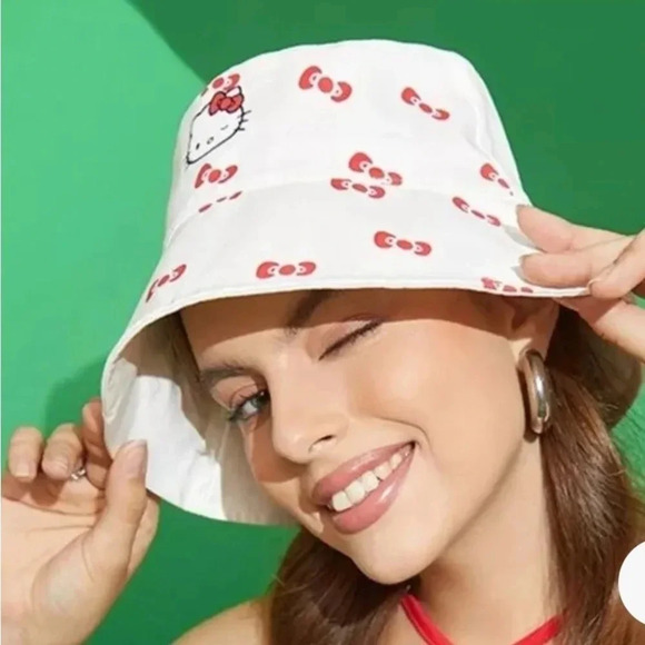 NWT SHEIN + Hello Kitty Sanrio Off White Red Bucket Hat Adult Size Bows - Picture 1 of 8